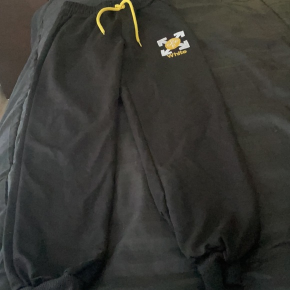 Kids Pink “Off White” set . Size says 11-12 but runssmall so thesize is like 7-8 - Picture 5 of 5